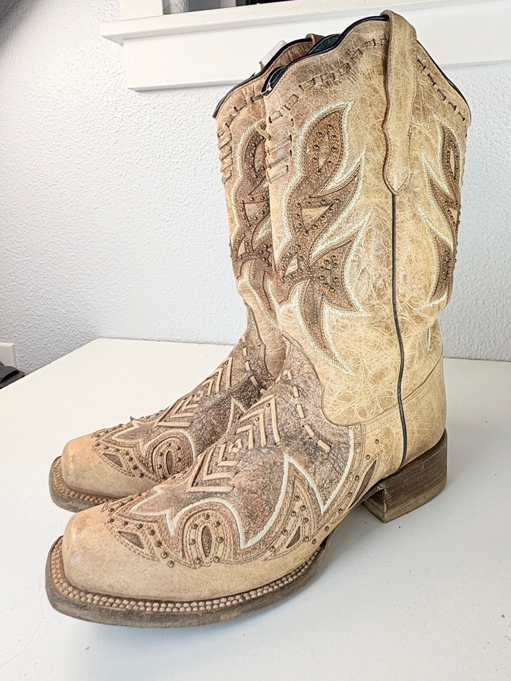Corral Western Cowboy Boots Tan Distressed Studded Embroidered Womens 9.5